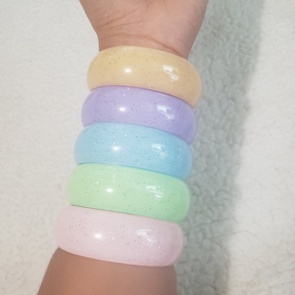3 VINTAGE 90'S GIRL ACRYLIC BANGLES - Picture 2 of 4